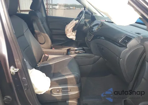 2019 Honda Pilot Touring z USA, uszkodzony, nr VIN 5FNYF5H93KB028641